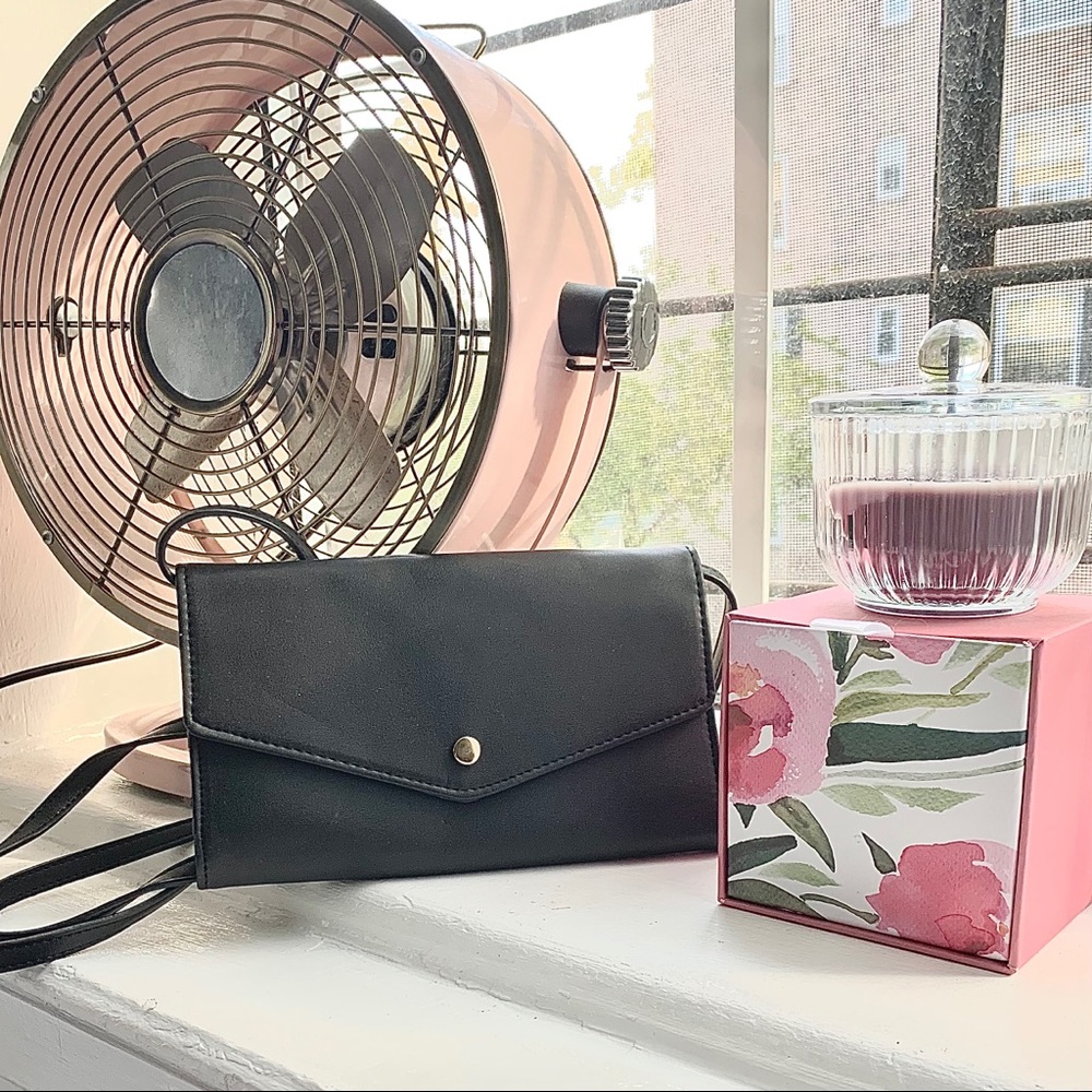 [Target] Black Clutch w/ Gold Detail & Strap